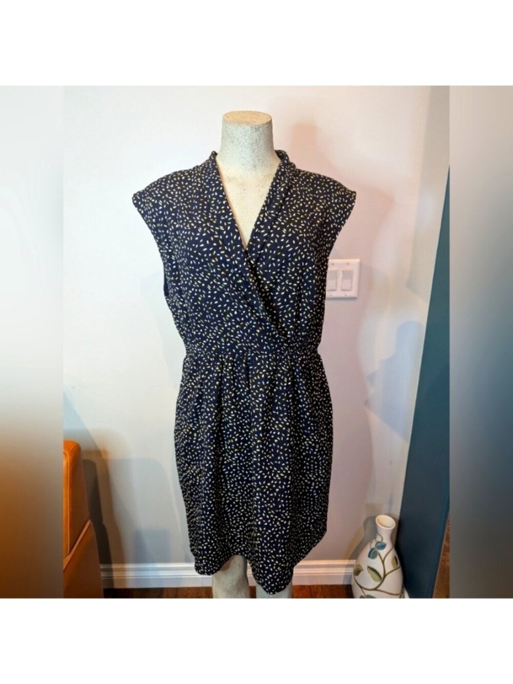 Molly Braken navy blue dress floral pattern, ruched waist, surplice bodice Sz XL